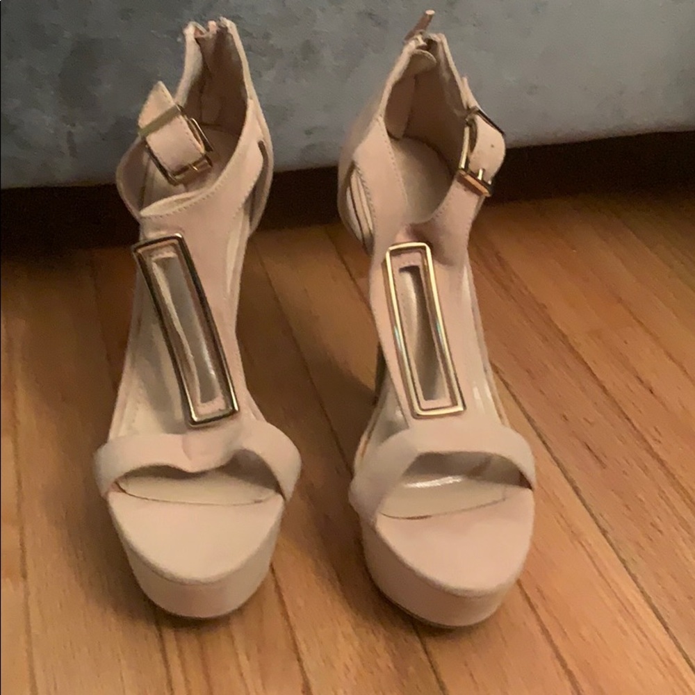 Women’s heels size 9